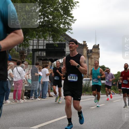 29.06.2025 - hella hamburg halbmarathon Yannick Fuchs http://msf.ph/oto/8345326 29.06.2025 10:52:24 20KM 1319, 1833, 2159, 2250, 2619, 2656, 2711, 2996, 3251, 4550, 4708, 4767, 5277, 5675, 6138, 6147, 6592, 7082, 7659, 7856, 8089, 9230, 9553, 9555, 10020, 10268, 10319, 10518, 10703, 11394, 11605, 11808, 11846, 12378, 12495, 12734, 12735, 12879, 13287, 13512, 13654, 13694, 14355, 14673, 15197, 15434, 15527, 16189, 17531, 17665, 17814, 17827, 17839, 17967, 18727, 18985 meine-sportfotos.de