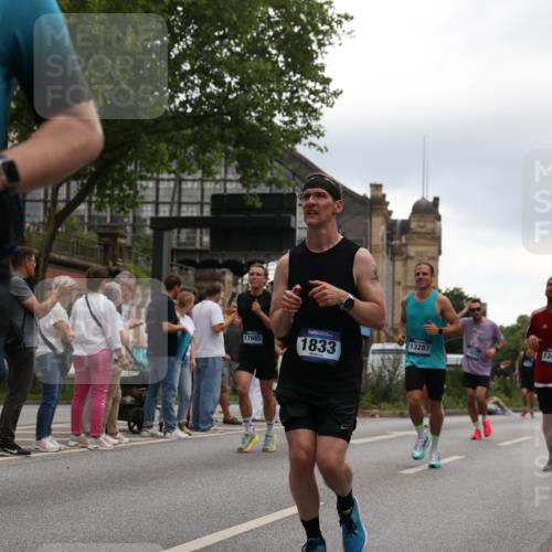 29.06.2025 - hella hamburg halbmarathon Yannick Fuchs http://msf.ph/oto/8345359 29.06.2025 10:52:24 20KM 1319, 1833, 2159, 2250, 2619, 2656, 2711, 2996, 3251, 4550, 4708, 4767, 5277, 5675, 6138, 6147, 6592, 7082, 7659, 7856, 8089, 9230, 9553, 9555, 10020, 10268, 10319, 10518, 10703, 11394, 11605, 11808, 11846, 12378, 12495, 12734, 12735, 12879, 13287, 13512, 13654, 13694, 14355, 14673, 15197, 15434, 15527, 16189, 17531, 17665, 17814, 17827, 17839, 17967, 18727, 18985 meine-sportfotos.de