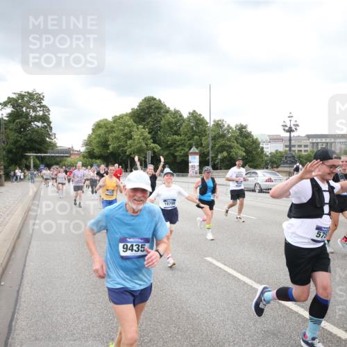 29.06.2025 - hella hamburg halbmarathon Jannik Wohlers http://msf.ph/oto/8345385 29.06.2025 10:55:58 Lombardsbrücke 1047, 1113, 1738, 2915, 3257, 3675, 3676, 3953, 3987, 4083, 5237, 5580, 5693, 5757, 6690, 6968, 7025, 7028, 7090, 7307, 7711, 8517, 8766, 9383, 9435, 9606, 9948, 9953, 10740, 10784, 10932, 10987, 11298, 11628, 11862, 11863, 12295, 12296, 12543, 12551, 13395, 13405, 13965, 14613, 15103, 15443, 15696, 15699, 15747, 16655, 16934, 17084, 17092, 17398, 17494, 17649, 17673, 17797, 18047, 18247, 18798, 19228 meine-sportfotos.de