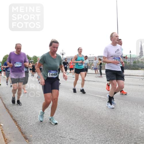 29.06.2025 - hella hamburg halbmarathon Lena Gebhardt http://msf.ph/oto/8345388 29.06.2025 10:38:27 Lombardsbrücke 12671, 17511, 13, 14406, 1646, 12833, 56, 1196, 1394, 1457, 1596, 1721, 1742, 1791, 1901, 1966, 2113, 2151, 2498, 2576, 2660, 2693, 2786, 3010, 3094, 3095, 3216, 3242, 3286, 3323, 3338, 3635, 3636, 3716, 3726, 3777, 3841, 3880, 4028, 4139, 4155, 4159, 4259, 4260, 4316, 4414, 4883, 4921, 5085, 5089, 5155, 5300, 5617, 5684, 5713, 5735, 5913, 6199, 6200, 6695, 6696, 6751, 6875, 6930, 7117, 7118, 7148, 7165, 7371, 7552, 7561, 7629, 7692, 7849, 7868, 7914 meine-sportfotos.de