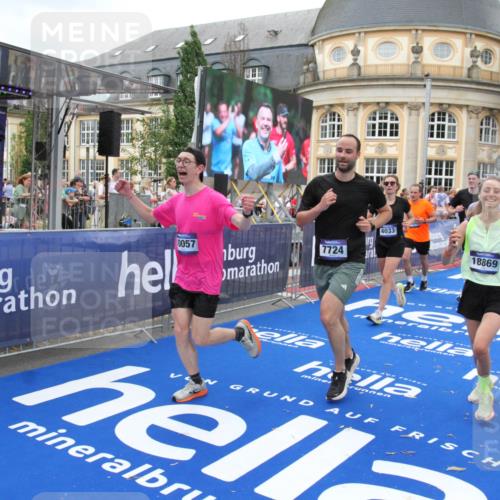 29.06.2025 - hella hamburg halbmarathon Michael Strokosch http://msf.ph/oto/8345404 29.06.2025 10:52:03 Ziel 4033, 5102, 5336, 6390, 7130, 7409, 7724, 8413, 8977, 10057, 15356, 15506, 15690, 16179, 17978, 18869 meine-sportfotos.de