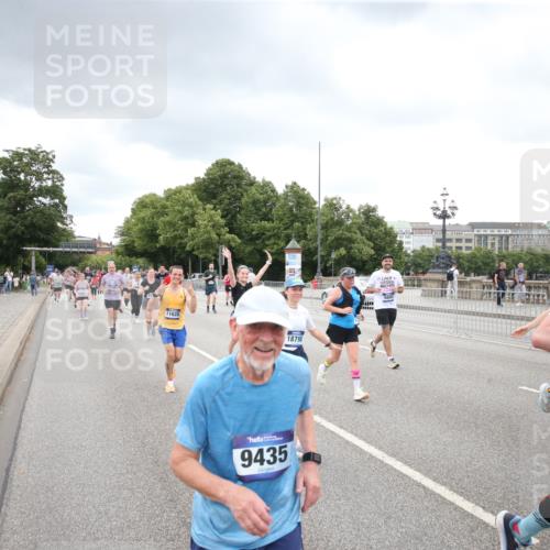 29.06.2025 - hella hamburg halbmarathon Jannik Wohlers http://msf.ph/oto/8345422 29.06.2025 10:55:59 Lombardsbrücke 1047, 1113, 2915, 3257, 3675, 3676, 3953, 3987, 4083, 5237, 5580, 5693, 5757, 6690, 7025, 7028, 7090, 7307, 7711, 8108, 8517, 8606, 8766, 9383, 9435, 9606, 9948, 9953, 10555, 10569, 10740, 10784, 10932, 11298, 11628, 11862, 11863, 12295, 12296, 12543, 12551, 13395, 13405, 13965, 14613, 15103, 15443, 15696, 15699, 15747, 16655, 16934, 17084, 17092, 17398, 17494, 17649, 17673, 17797, 18047, 18247, 18798, 19228 meine-sportfotos.de