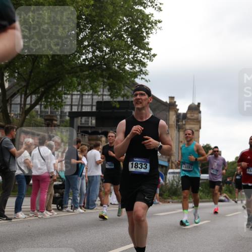 29.06.2025 - hella hamburg halbmarathon Yannick Fuchs http://msf.ph/oto/8345425 29.06.2025 10:52:24 20KM 1319, 1833, 2159, 2250, 2619, 2656, 2711, 2996, 3251, 4550, 4708, 4767, 5277, 5675, 6138, 6147, 6592, 7082, 7659, 7856, 8089, 9230, 9553, 9555, 10020, 10268, 10319, 10518, 10703, 11394, 11605, 11808, 11846, 12378, 12495, 12734, 12735, 12879, 13287, 13512, 13654, 13694, 14355, 14673, 15197, 15434, 15527, 16189, 17531, 17665, 17814, 17827, 17839, 17967, 18727, 18985 meine-sportfotos.de