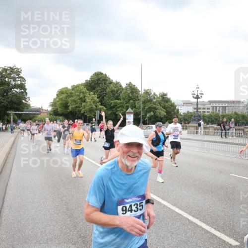 29.06.2025 - hella hamburg halbmarathon Jannik Wohlers http://msf.ph/oto/8345457 29.06.2025 10:55:59 Lombardsbrücke 1047, 1113, 2915, 3257, 3675, 3676, 3953, 3987, 4083, 5237, 5580, 5693, 5757, 6690, 7025, 7028, 7090, 7307, 7711, 8108, 8517, 8606, 8766, 9383, 9435, 9606, 9948, 9953, 10555, 10569, 10740, 10784, 10932, 11298, 11628, 11862, 11863, 12295, 12296, 12543, 12551, 13395, 13405, 13965, 14613, 15103, 15443, 15696, 15699, 15747, 16655, 16934, 17084, 17092, 17398, 17494, 17649, 17673, 17797, 18047, 18247, 18798, 19228 meine-sportfotos.de