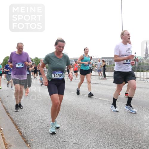 29.06.2025 - hella hamburg halbmarathon Lena Gebhardt http://msf.ph/oto/8345490 29.06.2025 10:38:27 Lombardsbrücke 12671, 249, 17511, 13, 14406, 73833, 56, 1196, 1394, 1457, 1596, 1721, 1742, 1791, 1901, 1966, 2113, 2151, 2498, 2576, 2660, 2693, 2786, 3010, 3094, 3095, 3216, 3242, 3286, 3323, 3338, 3635, 3636, 3716, 3726, 3777, 3841, 3880, 4028, 4139, 4155, 4159, 4259, 4260, 4316, 4414, 4883, 4921, 5085, 5089, 5155, 5300, 5617, 5684, 5713, 5735, 5913, 6199, 6200, 6695, 6696, 6751, 6875, 6930, 7117, 7118, 7148, 7165, 7371, 7552, 7561, 7629, 7692, 7849, 7868, 7914 meine-sportfotos.de