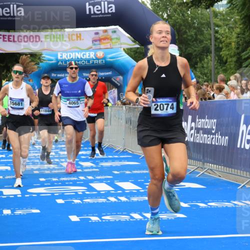 29.06.2025 - hella hamburg halbmarathon Strokosch-Dieckow http://msf.ph/oto/8345588 29.06.2025 10:53:17 Ziel 1683, 1727, 2074, 2354, 4065, 6198, 6942, 7312, 7383, 8273, 8361, 8651, 9142, 11844, 12490, 12875, 13997, 15179, 15681, 15838, 16929, 16986, 18134, 18901 meine-sportfotos.de