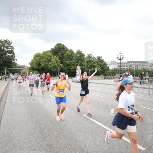 29.06.2025 - hella hamburg halbmarathon Jannik Wohlers http://msf.ph/oto/8345591 29.06.2025 10:55:59 Lombardsbrücke 1047, 1113, 2915, 3257, 3675, 3676, 3953, 3987, 4083, 5237, 5580, 5693, 5757, 6690, 7025, 7028, 7090, 7307, 7711, 8108, 8517, 8606, 8766, 9383, 9435, 9606, 9948, 9953, 10555, 10569, 10740, 10784, 10932, 11298, 11628, 11862, 11863, 12295, 12296, 12543, 12551, 13395, 13405, 13965, 14613, 15103, 15443, 15696, 15699, 15747, 16655, 16934, 17084, 17092, 17398, 17494, 17649, 17673, 17797, 18047, 18247, 18798, 19228 meine-sportfotos.de