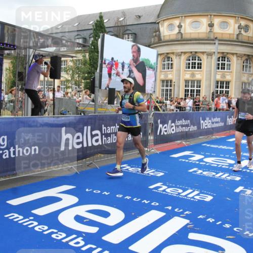 29.06.2025 - hella hamburg halbmarathon Michael Strokosch http://msf.ph/oto/8345724 29.06.2025 10:52:08 Ziel 1482, 2595, 5093, 5336, 5378, 7130, 7732, 8413, 8977, 12580, 15356, 15506, 15829, 16179, 16666, 17033, 17978, 18801 meine-sportfotos.de