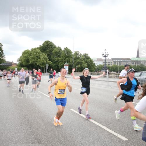 29.06.2025 - hella hamburg halbmarathon Jannik Wohlers http://msf.ph/oto/8345743 29.06.2025 10:56:00 Lombardsbrücke 1047, 1113, 2915, 3257, 3520, 3675, 3676, 3953, 3987, 4083, 5237, 5693, 5757, 6690, 7025, 7028, 7090, 7307, 7711, 8108, 8517, 8606, 8766, 9383, 9606, 9948, 9953, 10555, 10569, 10740, 10784, 10932, 11298, 11628, 11863, 12295, 12296, 12543, 12551, 13096, 13395, 13965, 14613, 15103, 15443, 15696, 15699, 15747, 16034, 16655, 16934, 17084, 17092, 17398, 17494, 17649, 17673, 17797, 18047, 18247, 18798 meine-sportfotos.de