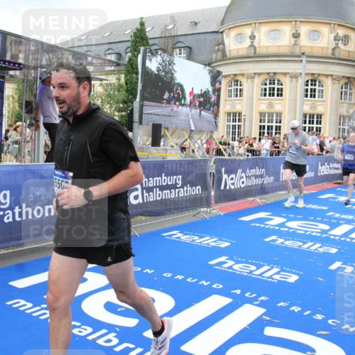 29.06.2025 - hella hamburg halbmarathon Michael Strokosch http://msf.ph/oto/8345841 29.06.2025 10:52:10 Ziel 1482, 2397, 2595, 5093, 5378, 6897, 7732, 9082, 12580, 13726, 14248, 15506, 15829, 16179, 16320, 16666, 17033, 18801 meine-sportfotos.de