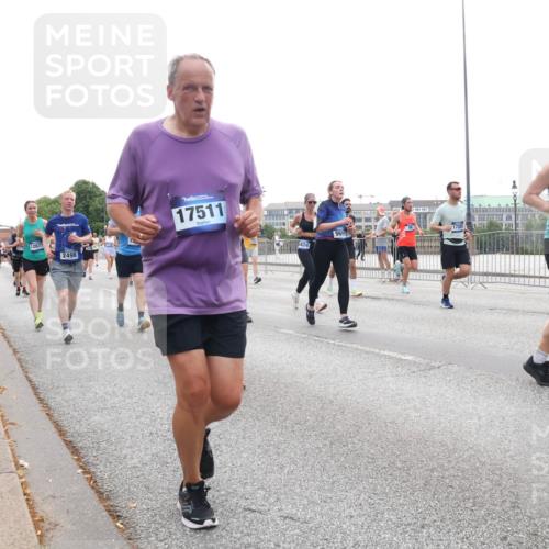 29.06.2025 - hella hamburg halbmarathon Lena Gebhardt http://msf.ph/oto/8345876 29.06.2025 10:38:28 Lombardsbrücke 12677, 2498, 17511, 424, 969, 17200, 65, 56, 1196, 1394, 1457, 1596, 1721, 1742, 1791, 1901, 1966, 2113, 2151, 2498, 2576, 2660, 2693, 2786, 3010, 3094, 3095, 3216, 3242, 3286, 3323, 3338, 3635, 3636, 3716, 3726, 3777, 3841, 3880, 4028, 4139, 4155, 4159, 4259, 4260, 4316, 4414, 4883, 4921, 5085, 5089, 5155, 5300, 5617, 5684, 5713, 5735, 5913, 6199, 6200, 6695, 6696, 6751, 6875, 6930, 7117, 7118, 7148, 7165, 7371, 7552, 7561, 7629, 7692, 7849, 7868, 7914 meine-sportfotos.de