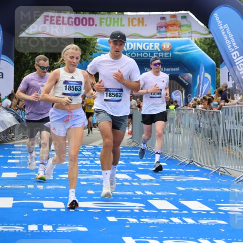 29.06.2025 - hella hamburg halbmarathon Strokosch-Dieckow http://msf.ph/oto/8345960 29.06.2025 10:32:30 Ziel 1707, 5070, 5746, 7845, 8883, 11745, 11877, 13199, 14293, 14908, 16619, 16957, 18135, 18562, 18563 meine-sportfotos.de
