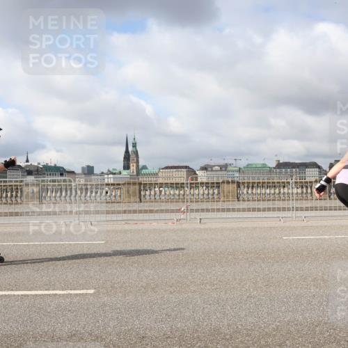 29.06.2025 - hella hamburg halbmarathon Lena Gebhardt http://msf.ph/oto/8346133 29.06.2025 09:09:09 Lombardsbrücke 268, 2008, 82 meine-sportfotos.de