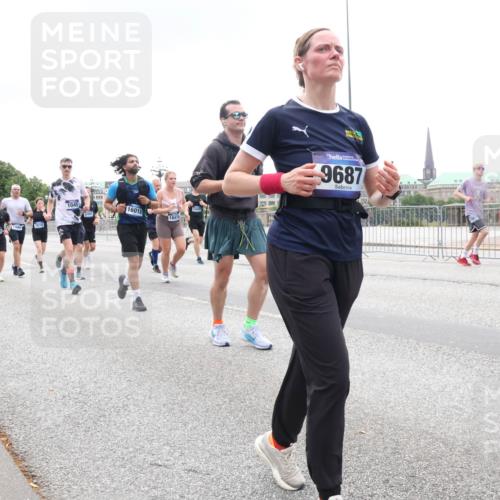 29.06.2025 - hella hamburg halbmarathon Lena Gebhardt http://msf.ph/oto/8346164 29.06.2025 10:47:50 Lombardsbrücke 18415, 1618, 1045, 16018, 18474, 9687, 1045, 1174, 1175, 1246, 1392, 1434, 1618, 1639, 1701, 1926, 2148, 2163, 2197, 2407, 2491, 2545, 2704, 2790, 2882, 2994, 3049, 3339, 3468, 4037, 4325, 4327, 4423, 4856, 4974, 4975, 5621, 5622, 5886, 5895, 6255, 6256, 6995, 7240, 7393, 7394, 7403, 7427, 7916, 7970, 8077, 8270, 8310, 8550, 8774, 8953, 9356, 9687, 9696, 9697, 10658, 10777, 10794, 10991, 11351, 11458, 11548, 11730, 11738, 11781, 11802, 11909, 12431 meine-sportfotos.de