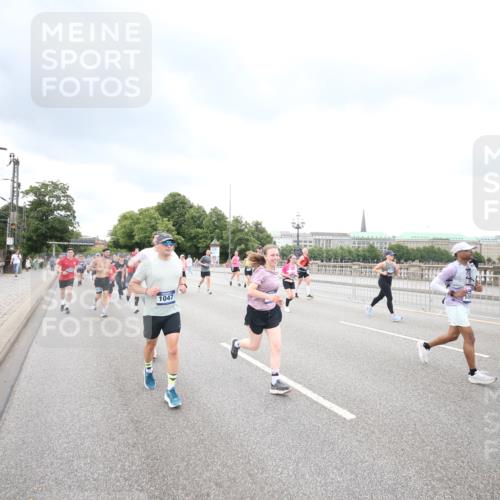 29.06.2025 - hella hamburg halbmarathon Jannik Wohlers http://msf.ph/oto/8346170 29.06.2025 10:56:09 Lombardsbrücke 1047, 1113, 2143, 2307, 2887, 2915, 2991, 3438, 3520, 3614, 3675, 3676, 3953, 3987, 4773, 5237, 5438, 5693, 5911, 6690, 7090, 7307, 7711, 8108, 8606, 8766, 8939, 8943, 9172, 9210, 9383, 9910, 10555, 10569, 10571, 10932, 10936, 11089, 11204, 11628, 12221, 12354, 12543, 13096, 13108, 14613, 14711, 14746, 15747, 16034, 16934, 17092, 17494, 17797, 18047, 18197, 18247, 18798 meine-sportfotos.de