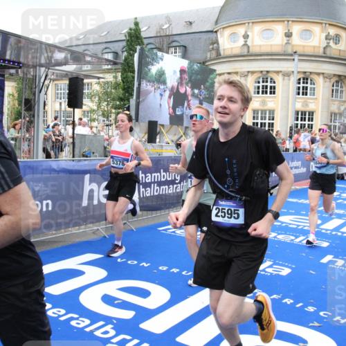 29.06.2025 - hella hamburg halbmarathon Michael Strokosch http://msf.ph/oto/8346182 29.06.2025 10:52:13 Ziel 1482, 2397, 2595, 4837, 5032, 5087, 5093, 5378, 5482, 6897, 7732, 9082, 12135, 12580, 13726, 14248, 14300, 15275, 15829, 16003, 16320, 16591, 16666, 17033, 17130, 18475, 18801 meine-sportfotos.de