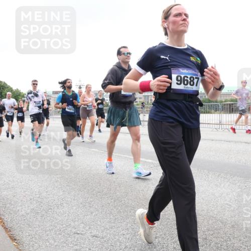 29.06.2025 - hella hamburg halbmarathon Lena Gebhardt http://msf.ph/oto/8346223 29.06.2025 10:47:50 Lombardsbrücke 18415, 10991, 1618, 1045, 16018, 1841, 9687, 1045, 1174, 1175, 1246, 1392, 1434, 1618, 1639, 1701, 1926, 2148, 2163, 2197, 2407, 2491, 2545, 2704, 2790, 2882, 2994, 3049, 3339, 3468, 4037, 4325, 4327, 4423, 4856, 4974, 4975, 5621, 5622, 5886, 5895, 6255, 6256, 6995, 7240, 7393, 7394, 7403, 7427, 7916, 7970, 8077, 8270, 8310, 8550, 8774, 8953, 9356, 9687, 9696, 9697, 10658, 10777, 10794, 10991, 11351, 11458, 11548, 11730, 11738, 11781, 11802, 11909, 12431 meine-sportfotos.de