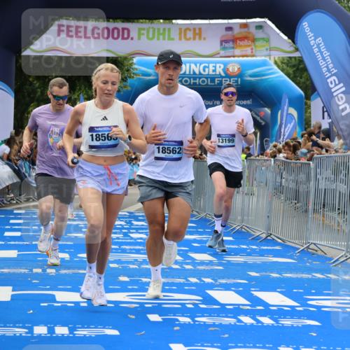29.06.2025 - hella hamburg halbmarathon Strokosch-Dieckow http://msf.ph/oto/8346256 29.06.2025 10:32:30 Ziel 1707, 5070, 5746, 7845, 8883, 11745, 11877, 13199, 14293, 14908, 16619, 16957, 18135, 18562, 18563 meine-sportfotos.de