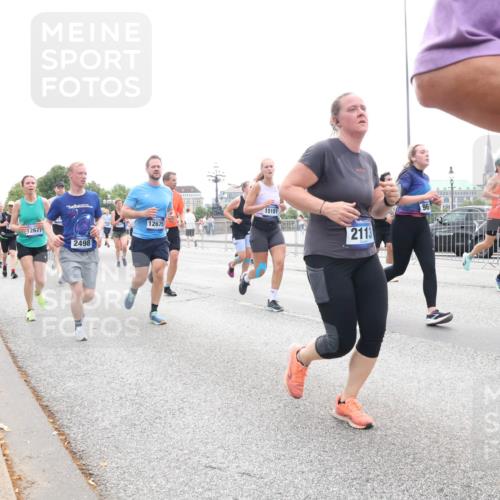 29.06.2025 - hella hamburg halbmarathon Lena Gebhardt http://msf.ph/oto/8346294 29.06.2025 10:38:29 Lombardsbrücke 2677, 2498, 12675, 15101, 2113, 969, 56, 1196, 1394, 1457, 1596, 1721, 1742, 1791, 1901, 1966, 2113, 2151, 2498, 2576, 2660, 2693, 2786, 3010, 3094, 3095, 3216, 3242, 3286, 3323, 3338, 3635, 3636, 3716, 3726, 3777, 3841, 4028, 4139, 4155, 4159, 4259, 4260, 4316, 4414, 4883, 4921, 5085, 5089, 5155, 5300, 5617, 5684, 5713, 5735, 5913, 6199, 6200, 6695, 6696, 6751, 6875, 6930, 7117, 7118, 7148, 7165, 7371, 7552, 7561, 7629, 7692, 7849, 7868, 7914 meine-sportfotos.de