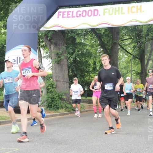 29.06.2025 - hella hamburg halbmarathon KatJ http://msf.ph/oto/8346364 29.06.2025 10:49:42 Zwischen KM18-KM19 1114, 1940, 4859, 6311 meine-sportfotos.de