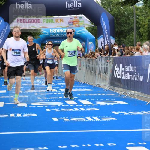 29.06.2025 - hella hamburg halbmarathon Strokosch-Dieckow http://msf.ph/oto/8346384 29.06.2025 10:53:10 Ziel 2074, 2111, 2208, 3059, 3258, 4121, 7312, 7383, 7864, 8273, 8361, 9142, 9537, 12875, 14323, 15179, 16929, 16986, 19208 meine-sportfotos.de