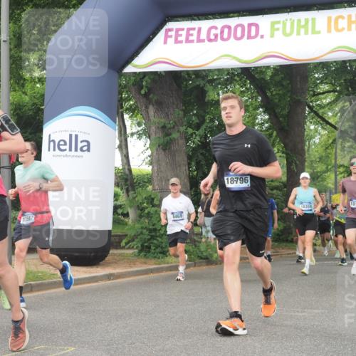 29.06.2025 - hella hamburg halbmarathon KatJ http://msf.ph/oto/8346393 29.06.2025 10:49:43 Zwischen KM18-KM19 1114, 1940, 4859, 6311, 8469 meine-sportfotos.de
