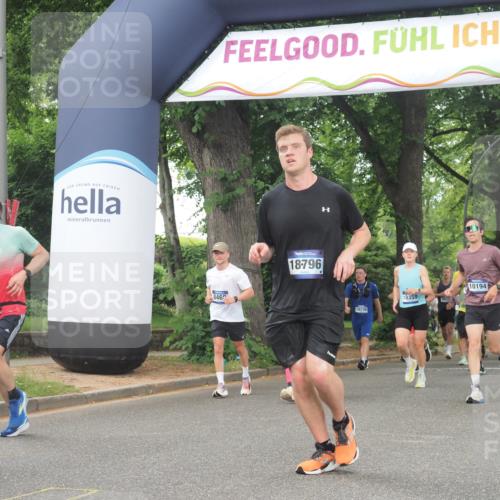 29.06.2025 - hella hamburg halbmarathon KatJ http://msf.ph/oto/8346409 29.06.2025 10:49:43 Zwischen KM18-KM19 1114, 1940, 4859, 6311, 8469 meine-sportfotos.de