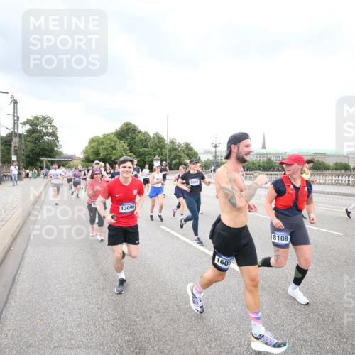 29.06.2025 - hella hamburg halbmarathon Jannik Wohlers http://msf.ph/oto/8346412 29.06.2025 10:56:12 Lombardsbrücke 1047, 2143, 2307, 2887, 2915, 2991, 3438, 3516, 3517, 3520, 3614, 3675, 3676, 3953, 3987, 4773, 5237, 5438, 5911, 6348, 6349, 6690, 7090, 7307, 7711, 8108, 8150, 8606, 8939, 8943, 9172, 9210, 9910, 10555, 10569, 10571, 10932, 10936, 11047, 11089, 11204, 11628, 12221, 12328, 12354, 12543, 12993, 13096, 13108, 13834, 14613, 14711, 14746, 15747, 16034, 16934, 17092, 17494, 17797, 18047, 18197, 18247 meine-sportfotos.de