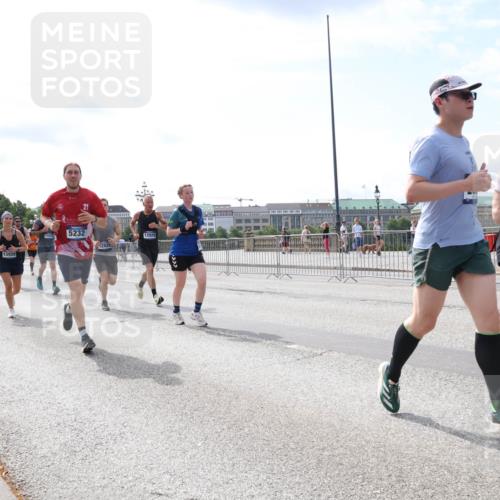 29.06.2025 - hella hamburg halbmarathon Lena Gebhardt http://msf.ph/oto/8346424 29.06.2025 10:13:39 Lombardsbrücke 5546, 4795, 13928, 17477, 5232, 12928, 602, 1007, 1131, 1480, 1747, 1859, 2055, 2359, 2721, 2904, 2961, 2987, 3218, 3360, 3728, 3729, 4001, 4187, 4795, 4950, 5232, 5546, 5631, 5719, 6026, 6489, 6710, 6717, 6724, 7346, 7446, 7447, 7460, 7462, 7913, 8279, 8673, 8913, 9128, 9527, 9612, 9631, 10442, 10443, 10977, 11441, 12313, 12492, 12797, 12928, 12929, 13331, 13928, 15085, 15663, 15721, 15722, 15922, 16491, 17472, 17474, 17985, 17988, 18222, 18231, 18732 meine-sportfotos.de
