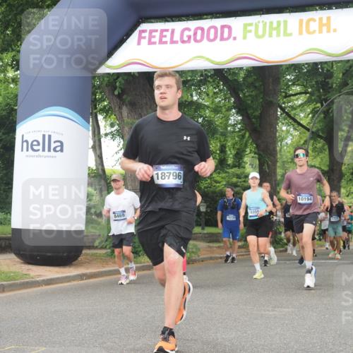29.06.2025 - hella hamburg halbmarathon KatJ http://msf.ph/oto/8346437 29.06.2025 10:49:43 Zwischen KM18-KM19 1114, 1940, 4859, 6311, 8469 meine-sportfotos.de