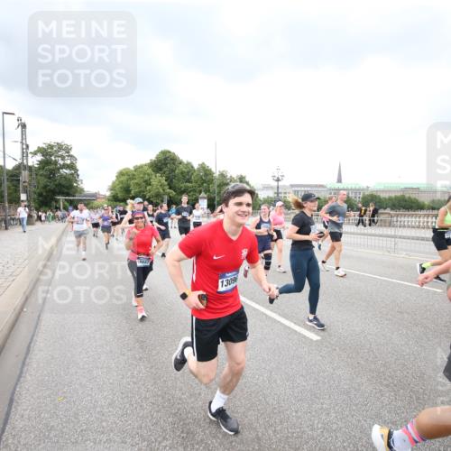 29.06.2025 - hella hamburg halbmarathon Jannik Wohlers http://msf.ph/oto/8346446 29.06.2025 10:56:12 Lombardsbrücke 1047, 2143, 2307, 2887, 2915, 2991, 3438, 3516, 3517, 3520, 3614, 3675, 3676, 3953, 3987, 4773, 5237, 5438, 5911, 6348, 6349, 6690, 7090, 7307, 7711, 8108, 8150, 8606, 8939, 8943, 9172, 9210, 9910, 10555, 10569, 10571, 10932, 10936, 11047, 11089, 11204, 11628, 12221, 12328, 12354, 12543, 12993, 13096, 13108, 13834, 14613, 14711, 14746, 15747, 16034, 16934, 17092, 17494, 17797, 18047, 18197, 18247 meine-sportfotos.de