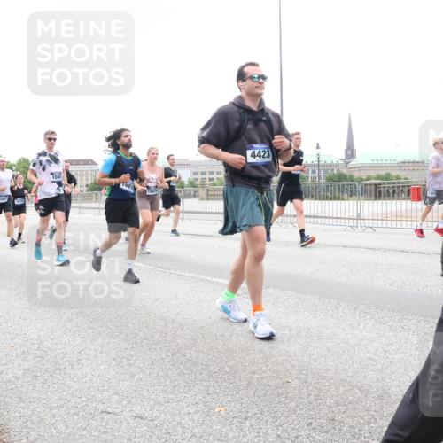 29.06.2025 - hella hamburg halbmarathon Lena Gebhardt http://msf.ph/oto/8346455 29.06.2025 10:47:51 Lombardsbrücke 11, 18415, 1618, 10991, 1045, 1601, 18474, 4423, 1045, 1174, 1175, 1246, 1392, 1434, 1618, 1639, 1701, 1926, 2148, 2163, 2197, 2407, 2491, 2545, 2704, 2790, 2882, 2994, 3049, 3339, 3468, 4037, 4327, 4423, 4856, 4974, 4975, 5621, 5622, 5886, 5895, 6255, 6256, 7240, 7393, 7394, 7403, 7427, 7916, 7970, 8077, 8270, 8310, 8550, 8774, 9356, 9687, 9696, 9697, 10658, 10777, 10794, 10991, 11351, 11458, 11548, 11730, 11738, 11781, 11802, 11909, 12431 meine-sportfotos.de