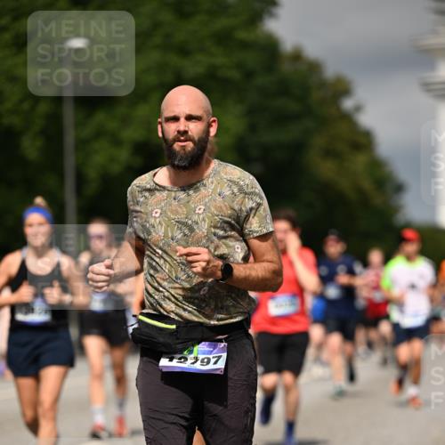 29.06.2025 - hella hamburg halbmarathon Dr. Thomas Lammeyer http://msf.ph/oto/8346470 29.06.2025 10:18:20 Kennedybrücke 1071, 1131, 1406, 1480, 2990, 3020, 3025, 3154, 3728, 3756, 3834, 3939, 5191, 5546, 5670, 6028, 6083, 6366, 6717, 7209, 7442, 7802, 7840, 7991, 8001, 8055, 8147, 8409, 9173, 9663, 9845, 10224, 10610, 10977, 11355 meine-sportfotos.de