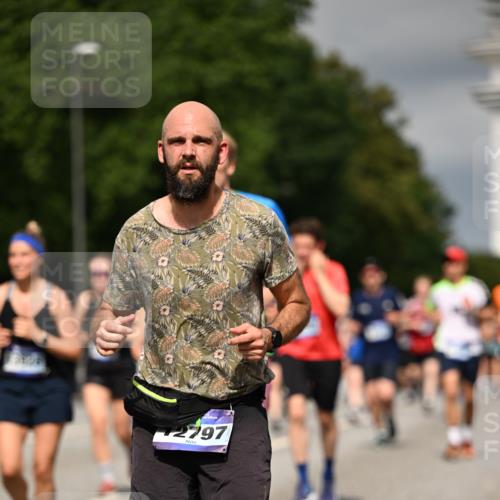 29.06.2025 - hella hamburg halbmarathon Dr. Thomas Lammeyer http://msf.ph/oto/8346570 29.06.2025 10:18:20 Kennedybrücke 1071, 1131, 1406, 1480, 2990, 3020, 3025, 3154, 3728, 3756, 3834, 3939, 5191, 5546, 5670, 6028, 6083, 6366, 6717, 7209, 7442, 7802, 7840, 7991, 8001, 8055, 8147, 8409, 9173, 9663, 9845, 10224, 10610, 10977, 11355 meine-sportfotos.de