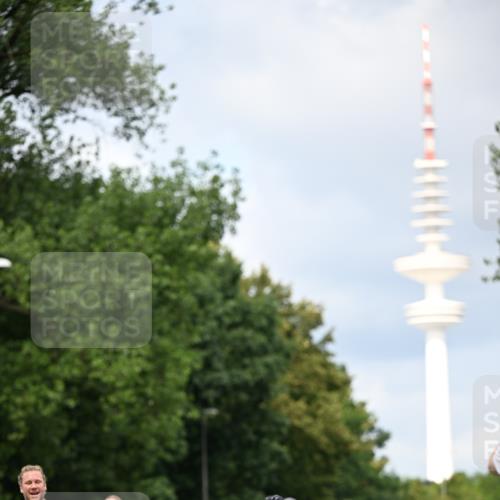29.06.2025 - hella hamburg halbmarathon Dr. Thomas Lammeyer http://msf.ph/oto/8346582 29.06.2025 10:40:39 Kennedybrücke 1008, 1010, 1102, 1183, 1224, 1284, 3243, 3401, 3699, 3990, 4245, 4902, 4937, 5171, 5246, 5540, 5747, 5919, 6184, 6417, 8530, 8581, 9229, 9295, 9432, 9694, 9701, 10336, 10341, 10531, 10577, 10984 meine-sportfotos.de