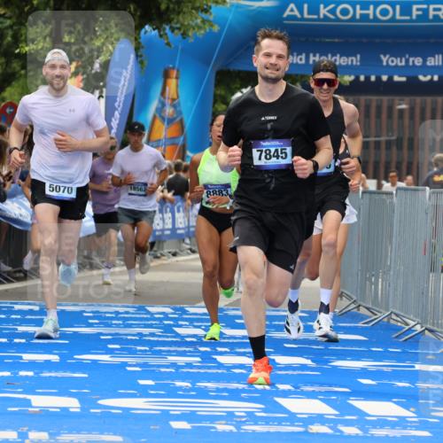 29.06.2025 - hella hamburg halbmarathon Strokosch-Dieckow http://msf.ph/oto/8346594 29.06.2025 10:32:23 Ziel 5070, 5746, 7845, 8883, 10484, 10876, 11745, 13199, 16065, 16957, 18562, 18563 meine-sportfotos.de