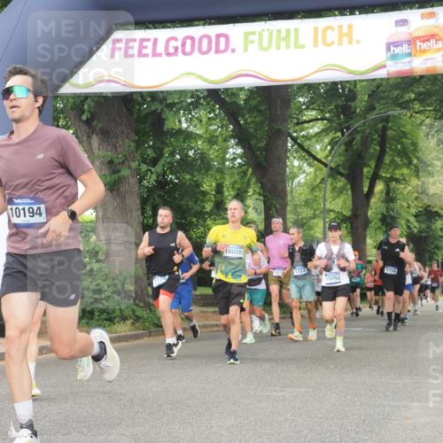 29.06.2025 - hella hamburg halbmarathon KatJ http://msf.ph/oto/8346629 29.06.2025 10:49:45 Zwischen KM18-KM19 1126, 1724, 6311, 8469 meine-sportfotos.de