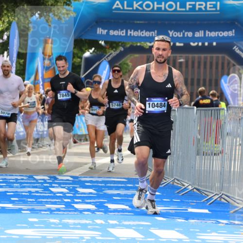 29.06.2025 - hella hamburg halbmarathon Strokosch-Dieckow http://msf.ph/oto/8346784 29.06.2025 10:32:20 Ziel 1894, 5070, 5746, 7272, 7845, 8883, 10484, 10876, 11745, 16065, 16957 meine-sportfotos.de