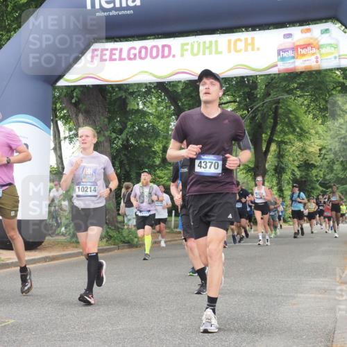 29.06.2025 - hella hamburg halbmarathon KatJ http://msf.ph/oto/8346851 29.06.2025 10:49:49 Zwischen KM18-KM19 1126, 1722, 1724, 1881, 4370, 4665, 5734, 8469 meine-sportfotos.de