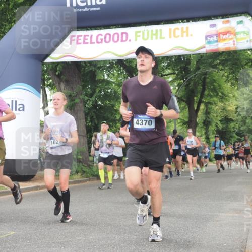 29.06.2025 - hella hamburg halbmarathon KatJ http://msf.ph/oto/8346873 29.06.2025 10:49:49 Zwischen KM18-KM19 1126, 1722, 1724, 1881, 4370, 4665, 5734, 8469 meine-sportfotos.de