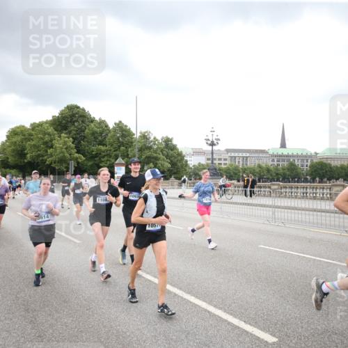 29.06.2025 - hella hamburg halbmarathon Jannik Wohlers http://msf.ph/oto/8346882 29.06.2025 10:56:17 Lombardsbrücke 1047, 2143, 2307, 2887, 2991, 3418, 3438, 3516, 3517, 3520, 3614, 3675, 3676, 4094, 4118, 4773, 5237, 5438, 5911, 5944, 6348, 6349, 7307, 7381, 8108, 8150, 8606, 8939, 8943, 9172, 9210, 9402, 9404, 9517, 9902, 9905, 9910, 10138, 10309, 10555, 10569, 10571, 10932, 10936, 11047, 11089, 11204, 12221, 12328, 12354, 12543, 12993, 13096, 13108, 13801, 13834, 14117, 14472, 14711, 14746, 15215, 15747, 15748, 15823, 16034, 16934, 17797, 18047, 18197 meine-sportfotos.de