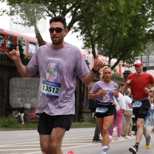 29.06.2025 - hella hamburg halbmarathon Yannick Fuchs http://msf.ph/oto/8346884 29.06.2025 10:52:28 20KM 1319, 1833, 2159, 2250, 2619, 2711, 2996, 3251, 4550, 4767, 5675, 6592, 7659, 7856, 8089, 9230, 9553, 9555, 9835, 10020, 10268, 10319, 10518, 10539, 10703, 11394, 11605, 11808, 11846, 12378, 12495, 12734, 12735, 12809, 12879, 13287, 13512, 13654, 13694, 14355, 14673, 15197, 15527, 16189, 16409, 17531, 17665, 17814, 17839, 17967, 18682, 18727, 18833, 18985, 19002, 19003 meine-sportfotos.de