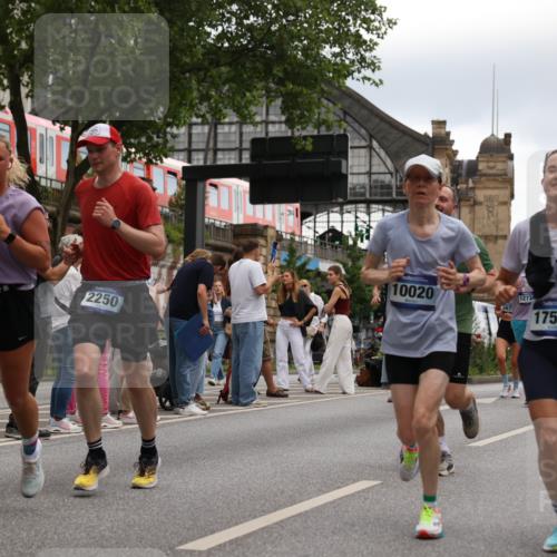 29.06.2025 - hella hamburg halbmarathon Yannick Fuchs http://msf.ph/oto/8346930 29.06.2025 10:52:29 20KM 1319, 1833, 2159, 2250, 2619, 2711, 2996, 3251, 4550, 4767, 5675, 6592, 6860, 7659, 7856, 8089, 8392, 9230, 9553, 9555, 9835, 10020, 10268, 10319, 10518, 10539, 10703, 11394, 11605, 11808, 11846, 12378, 12495, 12734, 12735, 12809, 12879, 13287, 13512, 13654, 13694, 14355, 14673, 15197, 15527, 16189, 16206, 16409, 17531, 17665, 17814, 17839, 17967, 18682, 18727, 18833, 18985, 19002, 19003 meine-sportfotos.de