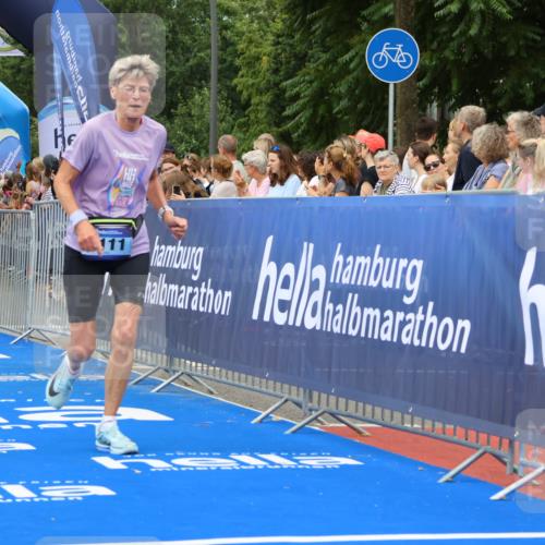 29.06.2025 - hella hamburg halbmarathon Strokosch-Dieckow http://msf.ph/oto/8346940 29.06.2025 10:53:08 Ziel 2111, 2208, 3059, 3258, 3334, 4121, 7383, 7864, 8273, 8361, 8587, 9093, 9142, 9537, 12155, 12875, 14323, 15179, 16929, 16986, 19208 meine-sportfotos.de