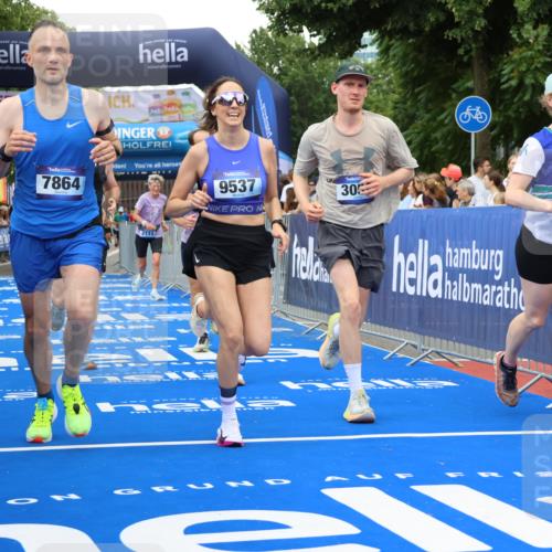 29.06.2025 - hella hamburg halbmarathon Strokosch-Dieckow http://msf.ph/oto/8346977 29.06.2025 10:53:05 Ziel 2111, 2208, 3059, 3258, 3334, 4121, 7383, 7509, 7864, 8273, 8587, 9093, 9537, 12155, 12367, 12519, 12910, 14323, 14791, 16929, 16986, 18590, 19208 meine-sportfotos.de