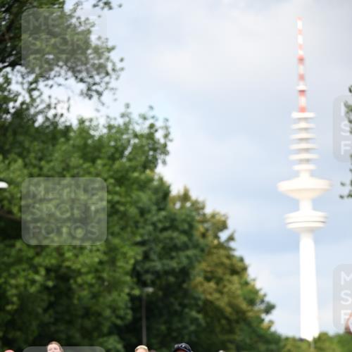 29.06.2025 - hella hamburg halbmarathon Dr. Thomas Lammeyer http://msf.ph/oto/8347017 29.06.2025 10:40:39 Kennedybrücke 1008, 1010, 1102, 1183, 1224, 1284, 3243, 3401, 3699, 3990, 4245, 4902, 4937, 5171, 5246, 5540, 5747, 5919, 6184, 6417, 8530, 8581, 9229, 9295, 9432, 9694, 9701, 10336, 10341, 10531, 10577, 10984 meine-sportfotos.de