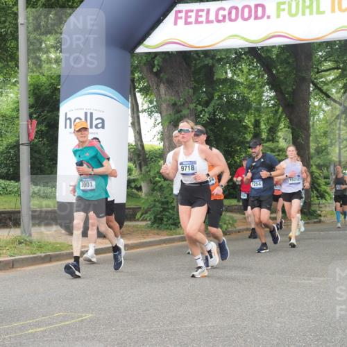 29.06.2025 - hella hamburg halbmarathon KatJ http://msf.ph/oto/8347032 29.06.2025 10:49:52 Zwischen KM18-KM19 1126, 1254, 1334, 1573, 1722, 1724, 1881, 3001, 4370, 4665, 5734 meine-sportfotos.de