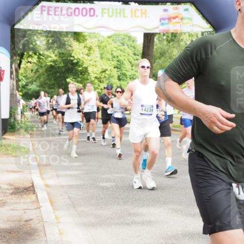 29.06.2025 - hella hamburg halbmarathon MichiJ http://msf.ph/oto/8347076 29.06.2025 10:40:42 Zwischen KM18-KM19 1267, 3334, 5077, 6723, 7509, 7918, 8335, 9032, 10549, 10724, 11009, 11333, 11689, 12607, 12910, 13033, 13297, 13865, 14239, 16467, 16780, 18418 meine-sportfotos.de