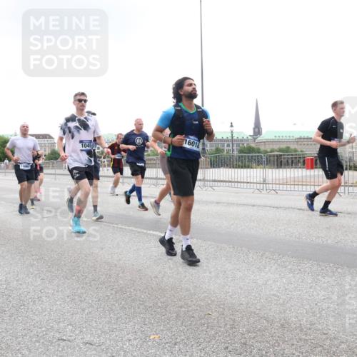 29.06.2025 - hella hamburg halbmarathon Lena Gebhardt http://msf.ph/oto/8347115 29.06.2025 10:47:52 Lombardsbrücke 991, 19062, 18415, 1045, 23, 16018, 1045, 1174, 1175, 1246, 1392, 1434, 1618, 1639, 1701, 1926, 2148, 2163, 2197, 2407, 2491, 2545, 2650, 2704, 2790, 2882, 2994, 3049, 3339, 3468, 4037, 4327, 4423, 4856, 4974, 4975, 5621, 5622, 5886, 5895, 6255, 6256, 7240, 7393, 7394, 7403, 7427, 7916, 7970, 8077, 8270, 8310, 8521, 8550, 8774, 9356, 9687, 9696, 9697, 10658, 10777, 10794, 10991, 11351, 11458, 11548, 11730, 11738, 11781, 11802, 11909, 12431 meine-sportfotos.de