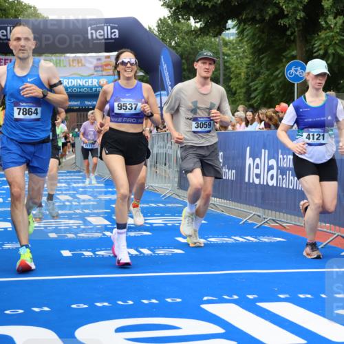29.06.2025 - hella hamburg halbmarathon Strokosch-Dieckow http://msf.ph/oto/8347173 29.06.2025 10:53:04 Ziel 2111, 2208, 3059, 3258, 3334, 4121, 7509, 7864, 8587, 9093, 9537, 12155, 12367, 12519, 12910, 14323, 14791, 15430, 16986, 18590, 18720, 19208 meine-sportfotos.de